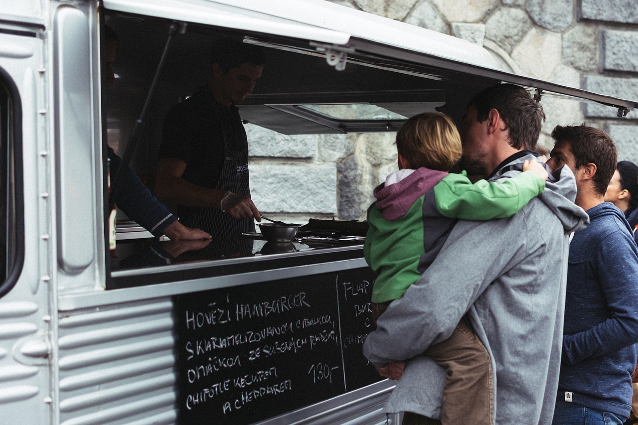 food-truck-with-beef-burgers-photo-lg